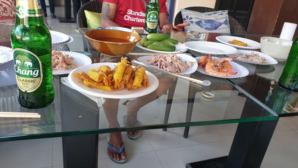 ฟิช แอนด์ ซัมเมอร์ เฮาส์ Hotel Patong ภายนอก รูปภาพ