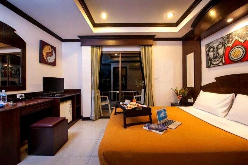 ฟิช แอนด์ ซัมเมอร์ เฮาส์ Hotel Patong ภายนอก รูปภาพ